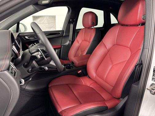 2025 Porsche Macan AWD