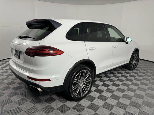 2016 Porsche Cayenne Base