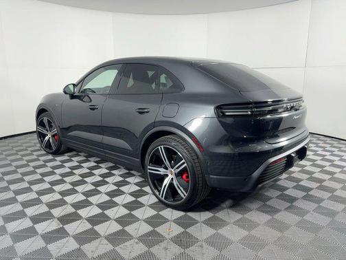 2025 Porsche Macan 4S