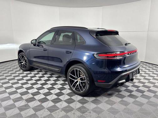 2022 Porsche Macan AWD