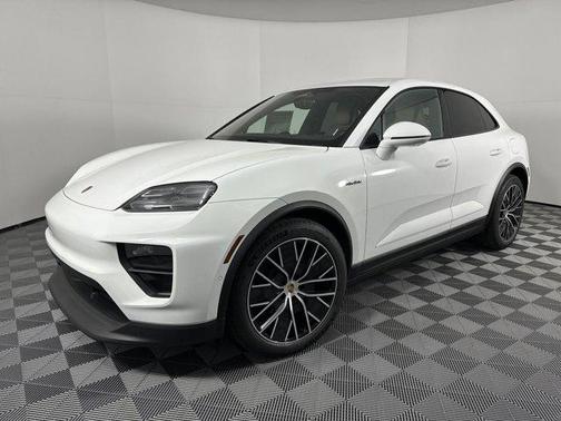 2025 Porsche Macan Base