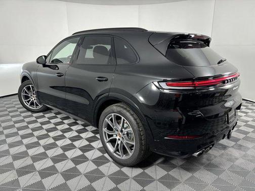 2025 Porsche Cayenne AWD