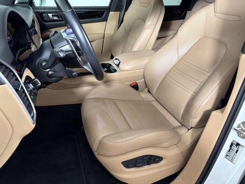 White 2023 Porsche Cayenne Cayenne