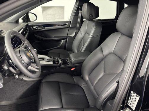 2025 Porsche Macan AWD