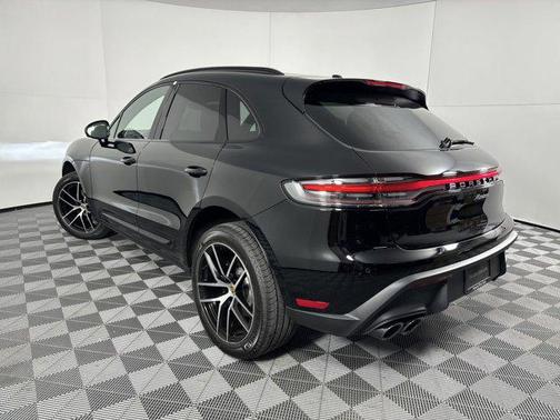 2025 Porsche Macan Base