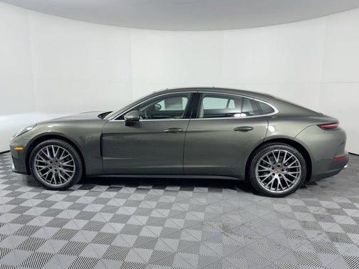 2026 Porsche Panamera RWD