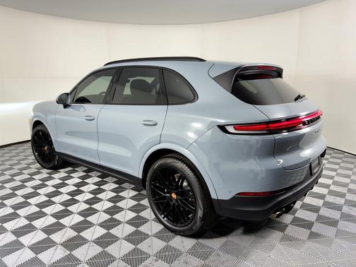 Arctic Grey 2026 Porsche Cayenne Cayenne