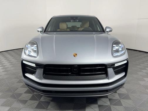 Dolomite Silver Metallic 2026 Porsche Macan Macan