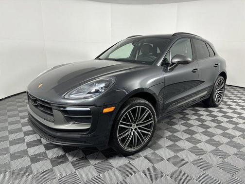 2025 Porsche Macan Base