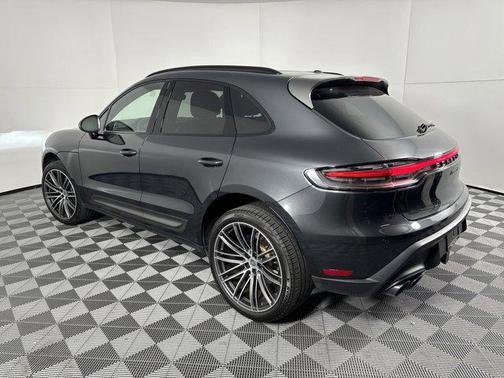 2025 Porsche Macan Base