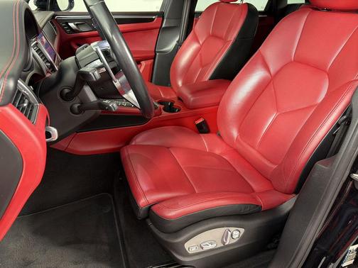Jet Black Metallic 2017 Porsche Macan Macan GTS