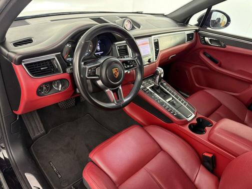 Jet Black Metallic 2017 Porsche Macan Macan GTS