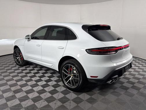 Carrara White Metallic 2026 Porsche Macan Macan