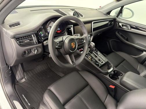 Carrara White Metallic 2026 Porsche Macan Macan