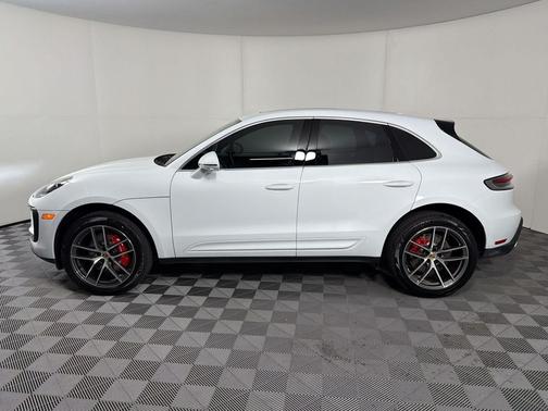 Carrara White Metallic 2026 Porsche Macan Macan