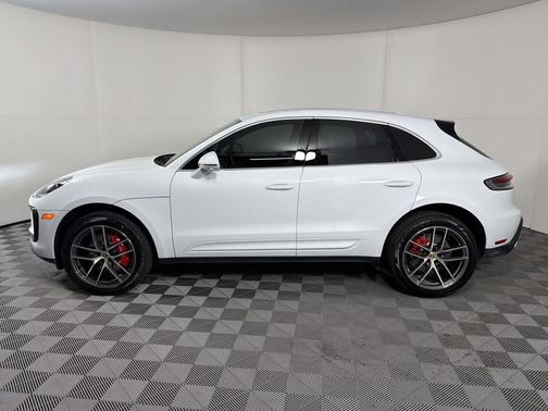 Carrara White Metallic 2026 Porsche Macan Macan