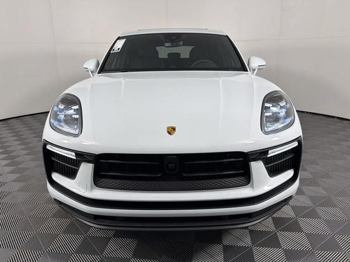 Carrara White Metallic 2026 Porsche Macan Macan