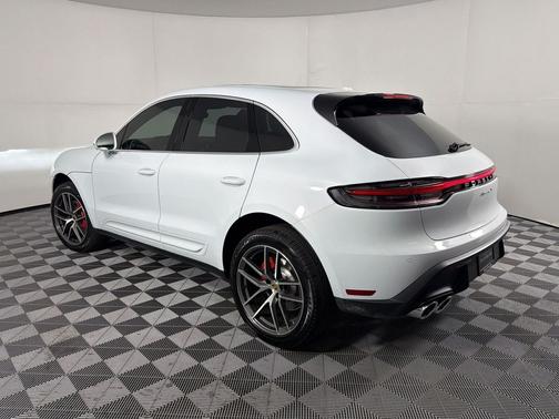 Carrara White Metallic 2026 Porsche Macan Macan