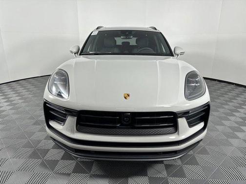 Chalk 2025 Porsche Macan Macan