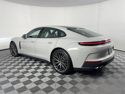 2026 Porsche Panamera RWD