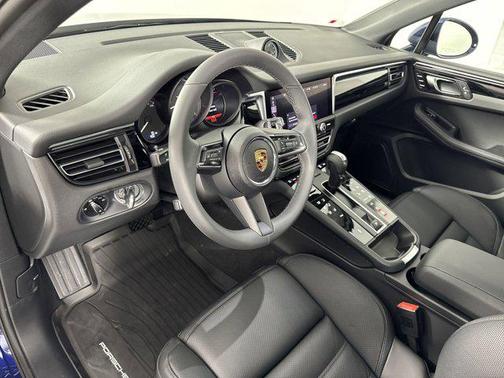 2025 Porsche Macan AWD