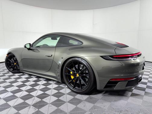 Aventurine Green Metallic 2020 Porsche 911 Carrera 4S
