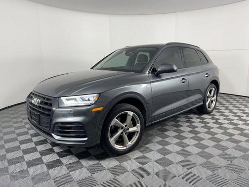 2020 Audi Q5 45 Titanium Premium
