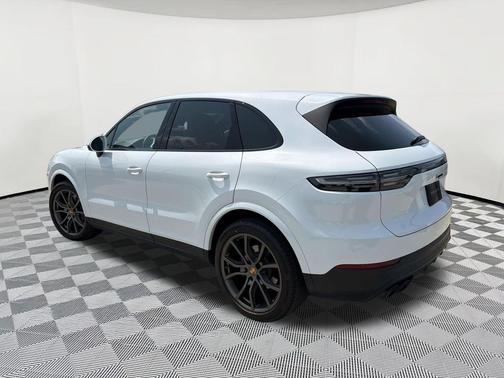 Carrara White Metallic 2022 Porsche Cayenne Platinum Edition