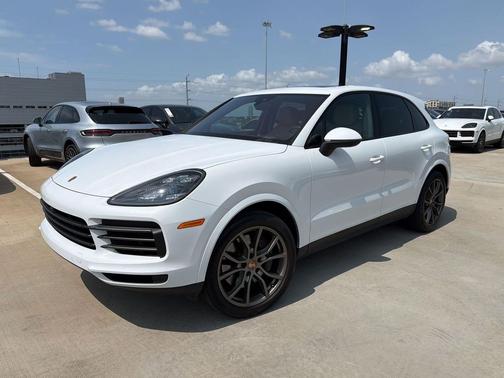 Carrara White Metallic 2022 Porsche Cayenne Platinum Edition