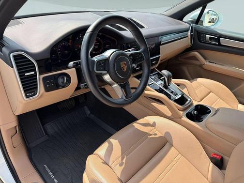 Carrara White Metallic 2022 Porsche Cayenne Platinum Edition