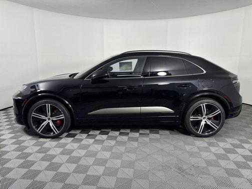 2025 Porsche Macan Turbo