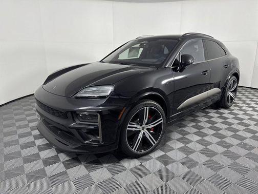 2025 Porsche Macan Turbo