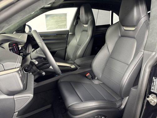 2025 Porsche Macan Turbo