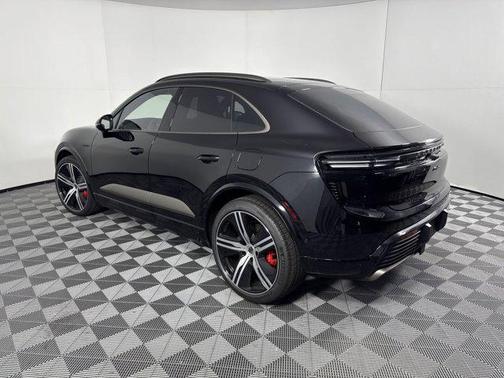 2025 Porsche Macan Turbo