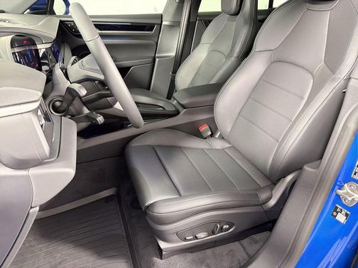 Lugano Blue 2026 Porsche Macan Macan Electric
