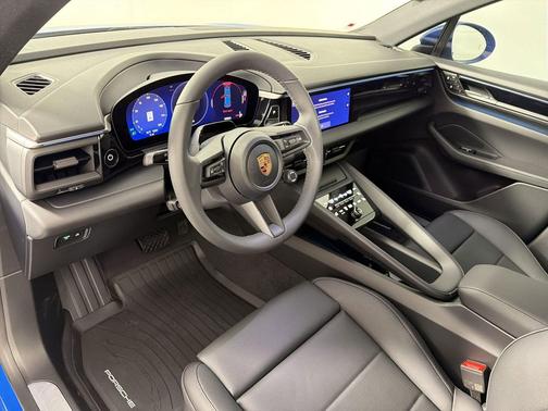 Lugano Blue 2026 Porsche Macan Macan Electric