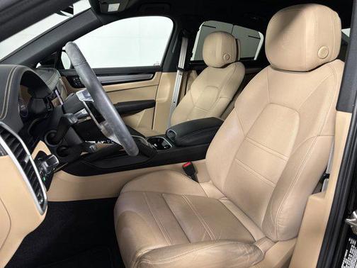 2023 Porsche Cayenne Platinum Edition