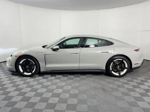 2022 Porsche Taycan RWD