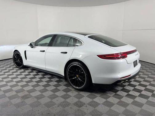 2018 Porsche Panamera 4S