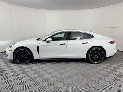 2018 Porsche Panamera 4S