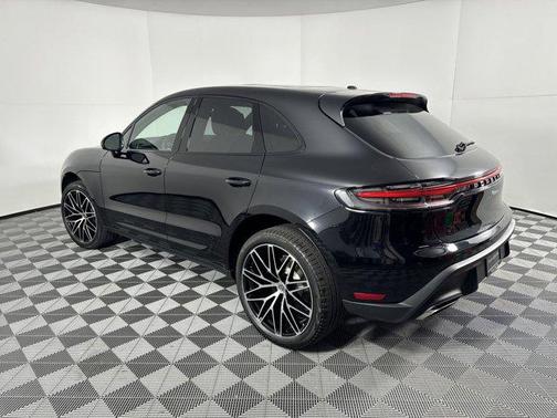 2025 Porsche Macan AWD