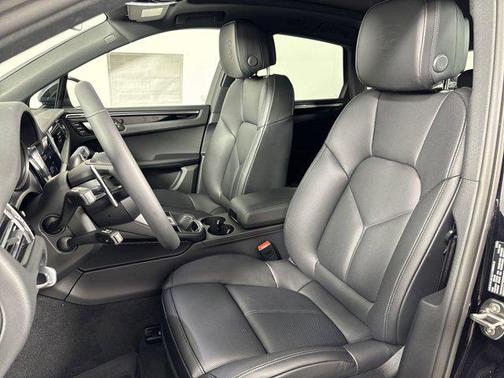 2025 Porsche Macan AWD