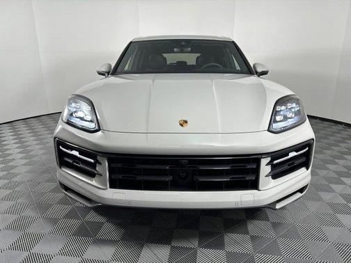 2025 Porsche Cayenne AWD