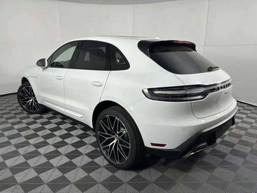 2025 Porsche Macan AWD
