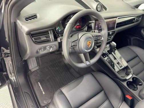 Volcano Grey Metallic 2026 Porsche Macan Macan