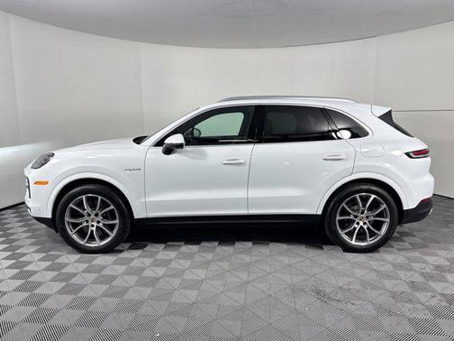 Carrara White Metallic 2025 Porsche Cayenne Cayenne E-Hybrid