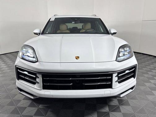 Carrara White Metallic 2025 Porsche Cayenne Cayenne E-Hybrid
