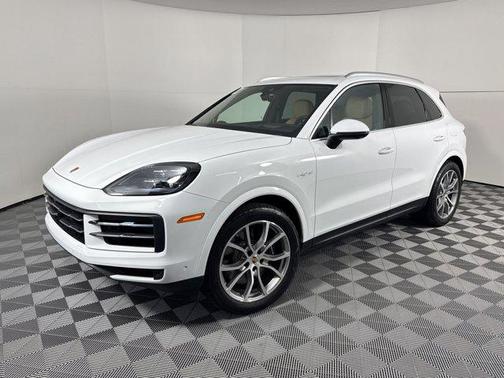 Carrara White Metallic 2025 Porsche Cayenne Cayenne E-Hybrid