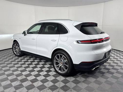 Carrara White Metallic 2025 Porsche Cayenne Cayenne E-Hybrid