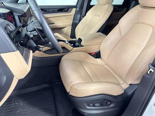 Carrara White Metallic 2025 Porsche Cayenne Cayenne E-Hybrid